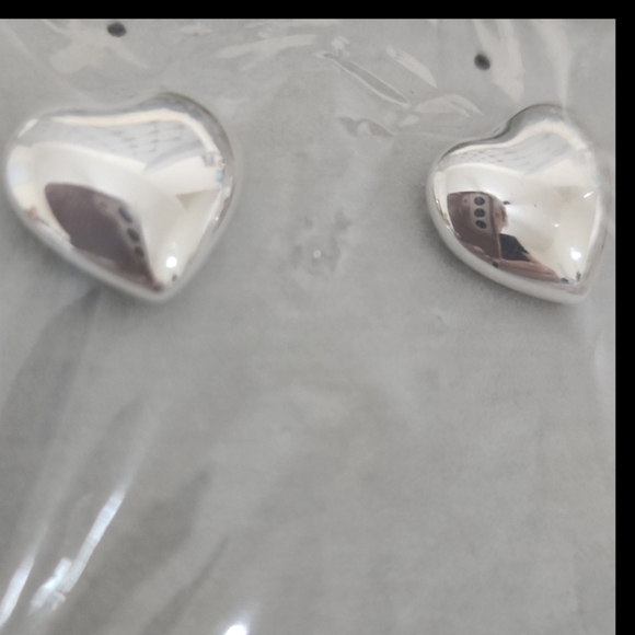 Cabouchon Jewelry - Cabouchon Silver Heart Plated Earrings